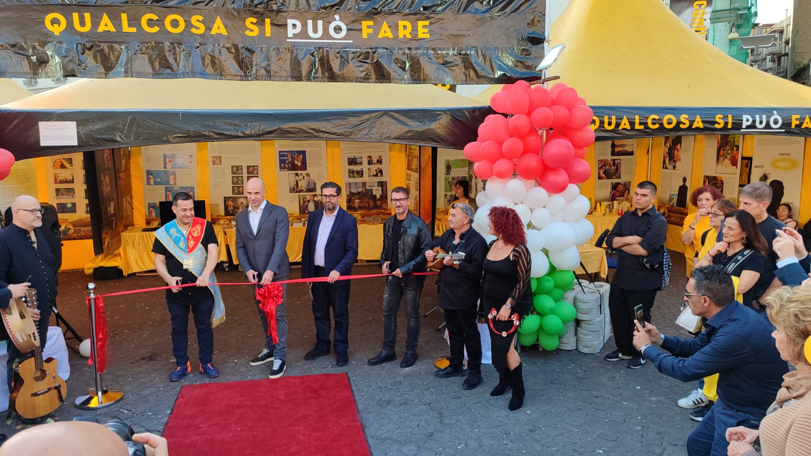 Inaugurata a Napoli la tenda dei Ministri Volontari di Scientology 